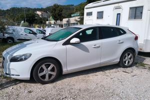 VOLVO V40 D2