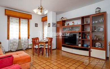 APPARTAMENTO A REDDITO CON GARAGE, CANTINA E DUE B