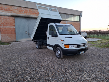 Iveco Daily 35c15 ribaltabile trilaterale