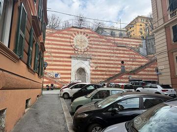 5 LOCALI A GENOVA