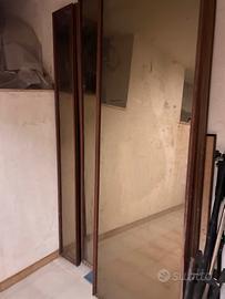 Specchio con cornice in legno