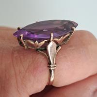 Antico anello in oro rosa con pietra viola 