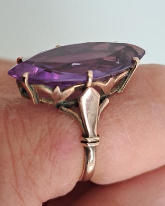 Antico anello in oro rosa con pietra viola 