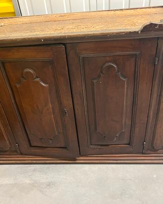 Credenza in legno antico a 0000000