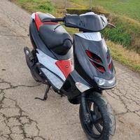 aprilia sr ( di tech)