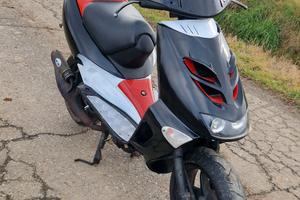 aprilia sr ( di tech)