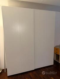 Armadio Ikea ante scorrevoli e 4 cassetti