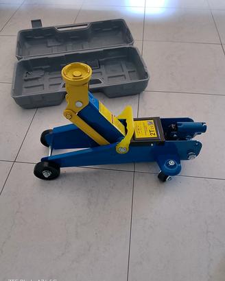 Sollevatore idraulico per auto o moto 