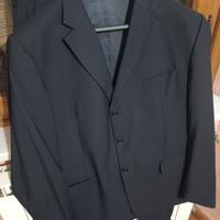 completo uomo elegante