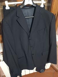 completo uomo elegante