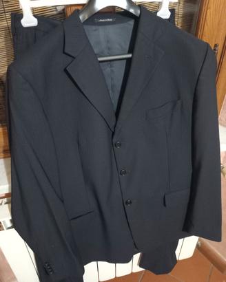 completo uomo elegante