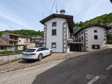 Rustico / Casale di 308 m² con più di 5 locali a S