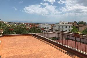 Villa di 350 m² con più di 5 locali e box auto a R