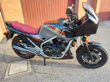 Honda VF 1000 - 1984