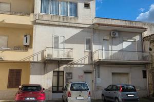 Castelvetrano casa su 2 piani +garage