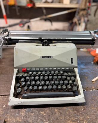 Macchina da scrivere Olivetti 82 funzionante del60
