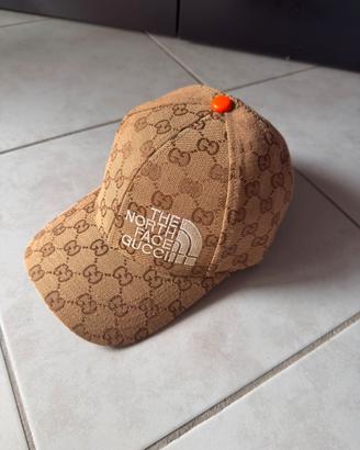 Cappello gucci x northface