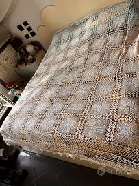 Copriletto matrimoniale all’uncinetto