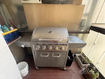 Barbecue da esterno. Broil-master