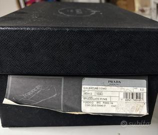 Elegante scarpa allacciata prada