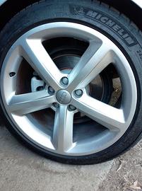 Ruote 245 40 18 originali Audi - trattabile