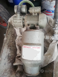 Decompressore per mungitura