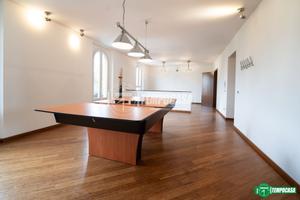 CINQUE LOCALI RISTRUTTURATO