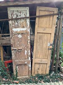 Portone antico in pino