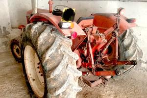 Trattore agricolo 