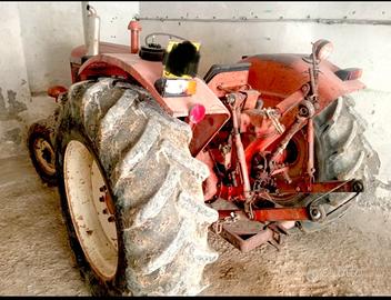Trattore agricolo 
