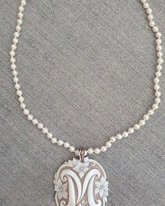 iniziale in cammeo sardonico