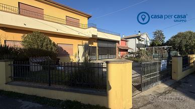 Casa singola con magazzino ad Arquà Polesine