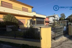 Casa singola con magazzino ad Arquà Polesine