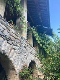 Fabbricato terra cielo in pietra