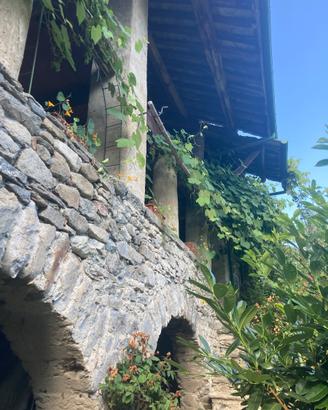 Fabbricato terra cielo in pietra