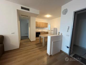 Trilocale al quarto piano viale aldo moro