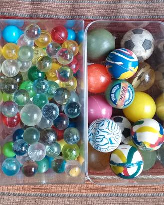Stock collezione palline gomma-plastica colorate