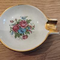 piccolo posacenere con disegno floreale al centro