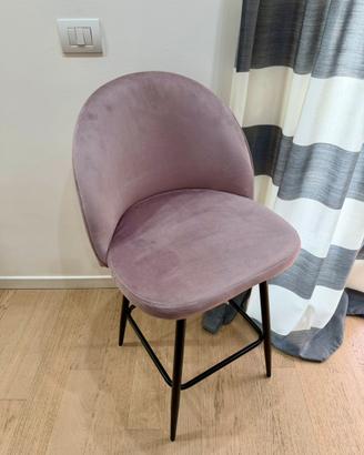 Sgabello in velluto rosa cipria con schienale