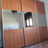 Armadio con ante scorrevoli