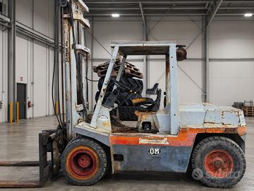 Carrello elevatore OM da 5000 kg usato