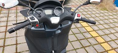 scooter  M p 3 300