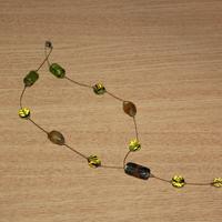 Collana con orecchini verdi