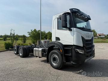 NUOVO IVECO STRALIS AD CABINA CORTA ASSALE DA 9 TO