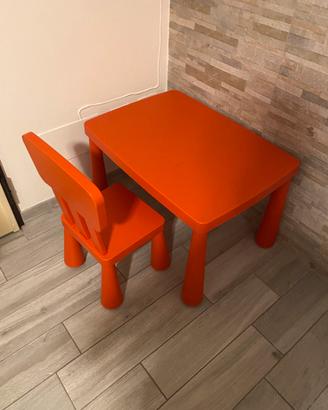 Tavolino com sedia per bambino