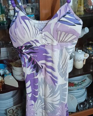 vestito vestito estivo con fiori viola e bianchi 