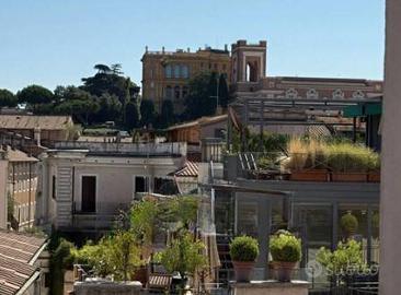 Attico / Mansarda di 250 m² con 5 locali a Roma