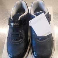 Scarpe sneakers Geox bambina nuove mai indossate.

