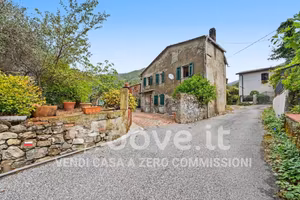 Rustico / Casale di 350 m² con 5 locali a Fosdinov