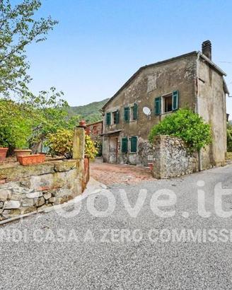 Rustico / Casale di 350 m² con 5 locali a Fosdinov